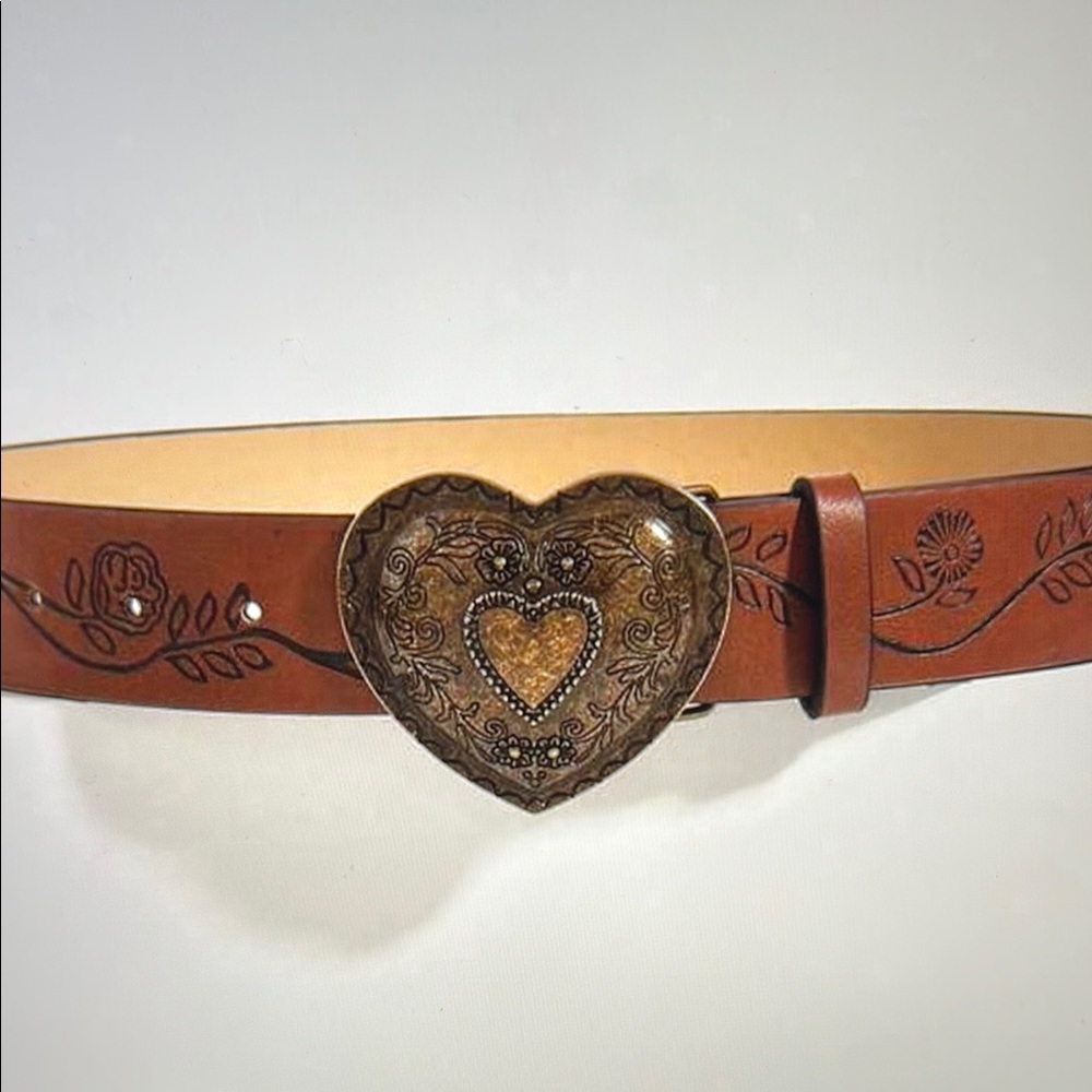 Only 2 remaining Heart Buckle Brown Leather Belt - Picture 2 of 4